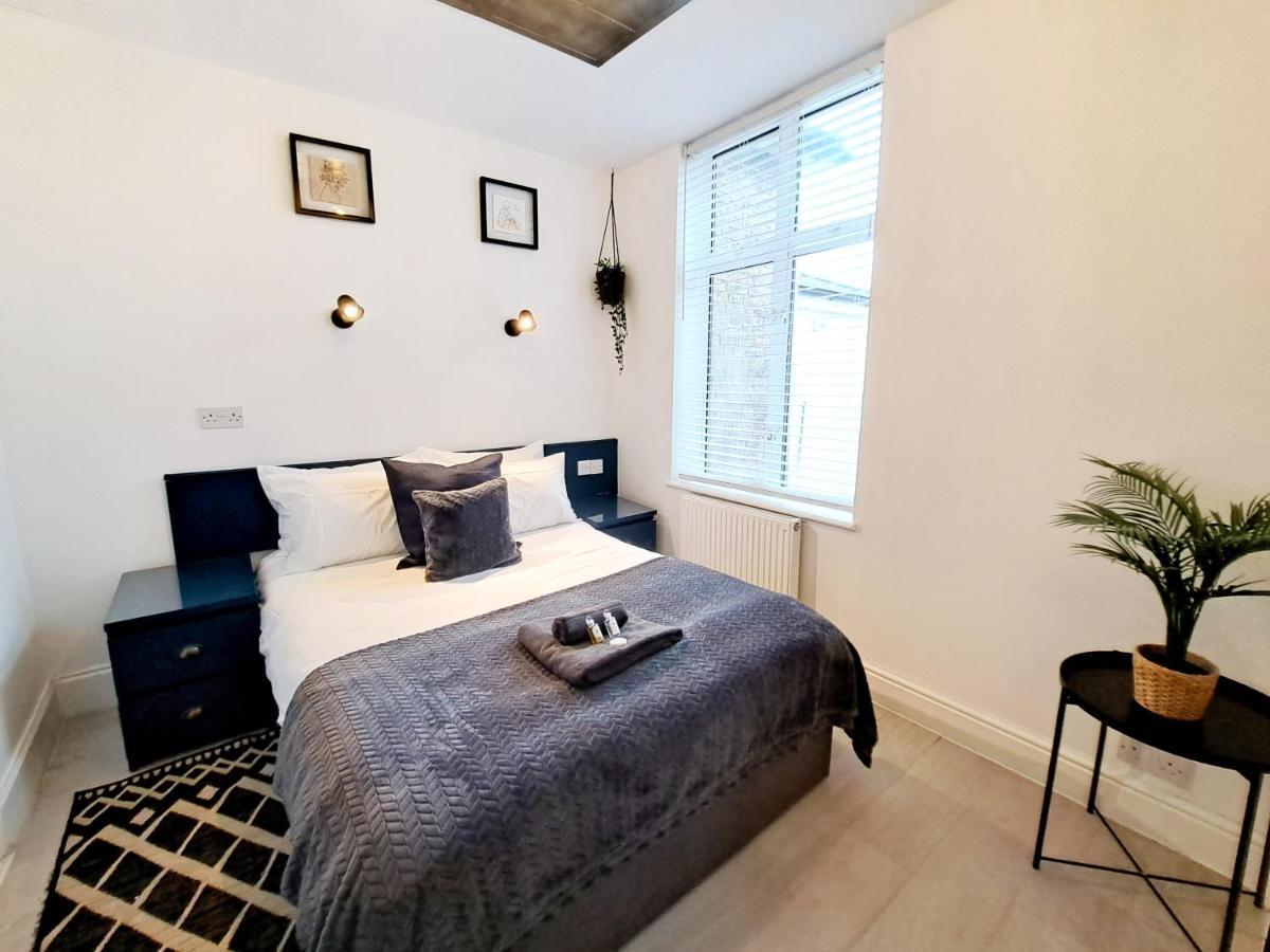Spacious 3 Bed Apartment, En-suites, Near Train Station! Apartment Watford (Hertfordshire)