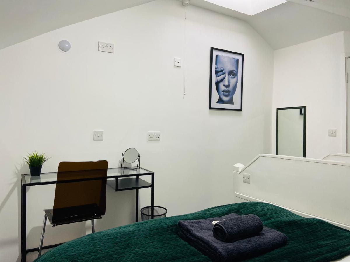 Spacious 3 Bed Apartment, En-suites, Near Train Station! Apartment Watford (Hertfordshire)